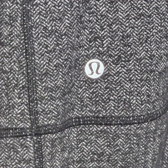 Lululemon full zip‎ casual mid weight jacket. Size 4 - Picture 5 of 5